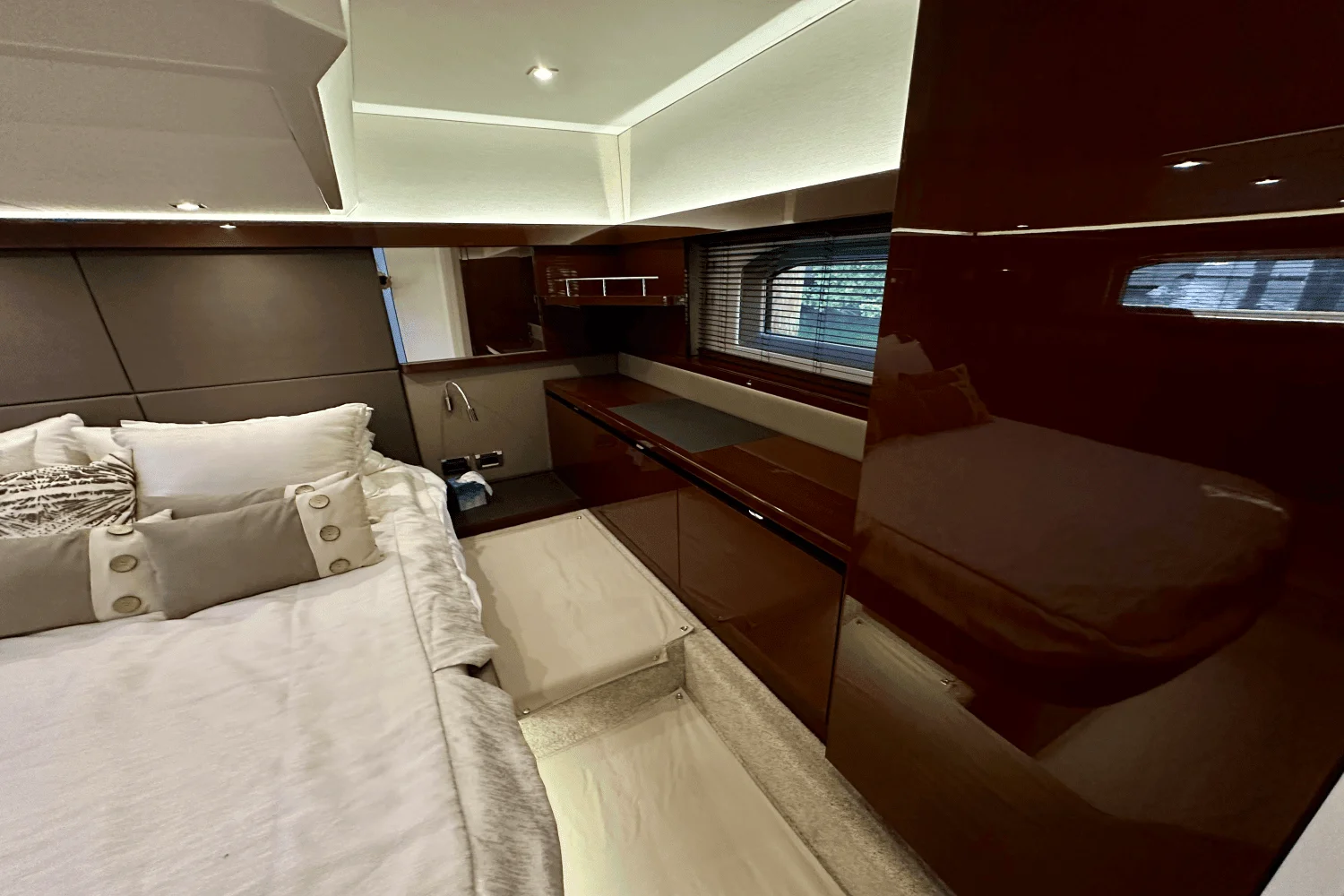 2017 Sea Ray 460 SUNDANCER Image Thumbnail #44