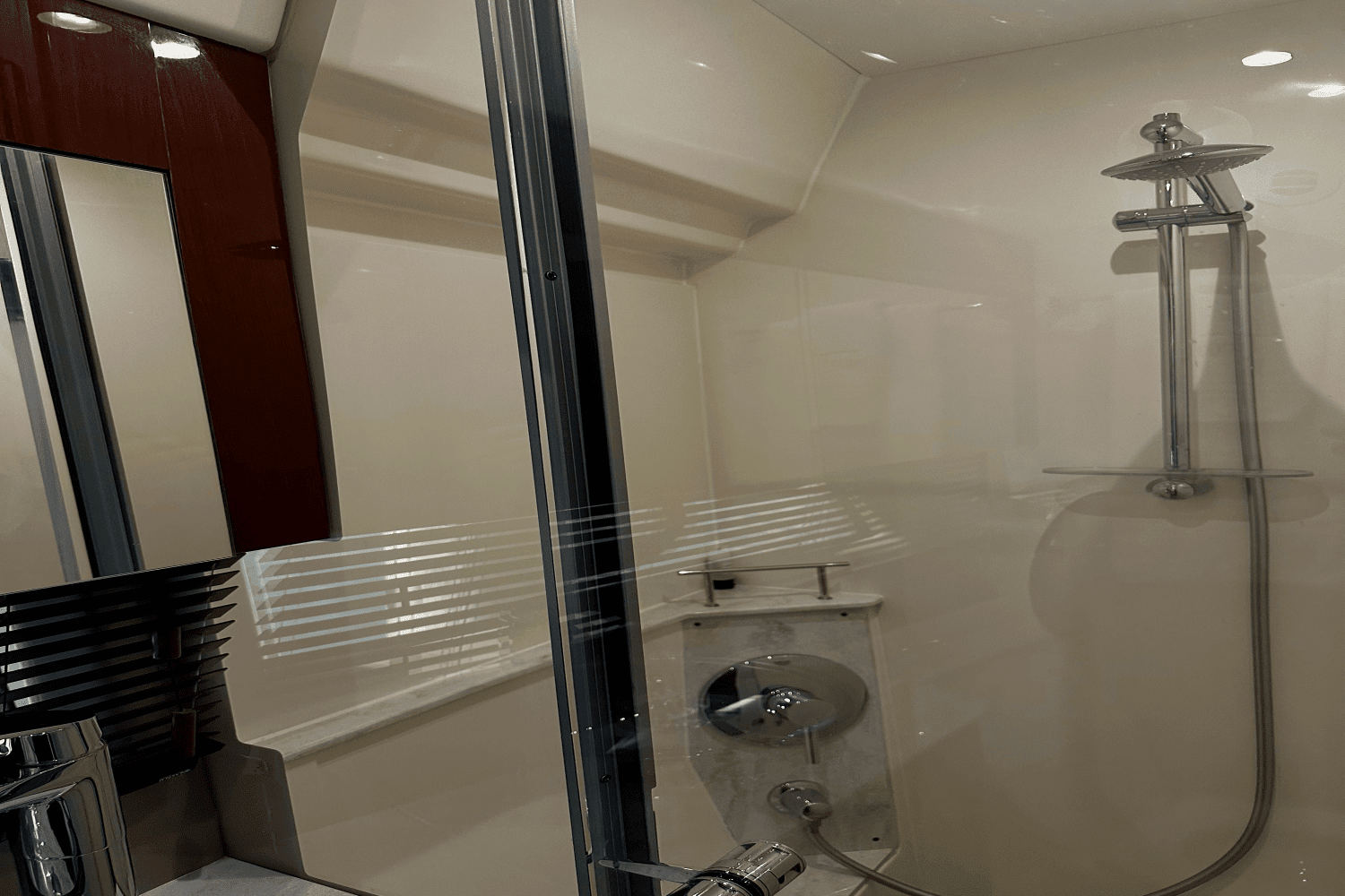 2017 Sea Ray 460 SUNDANCER Image Thumbnail #37