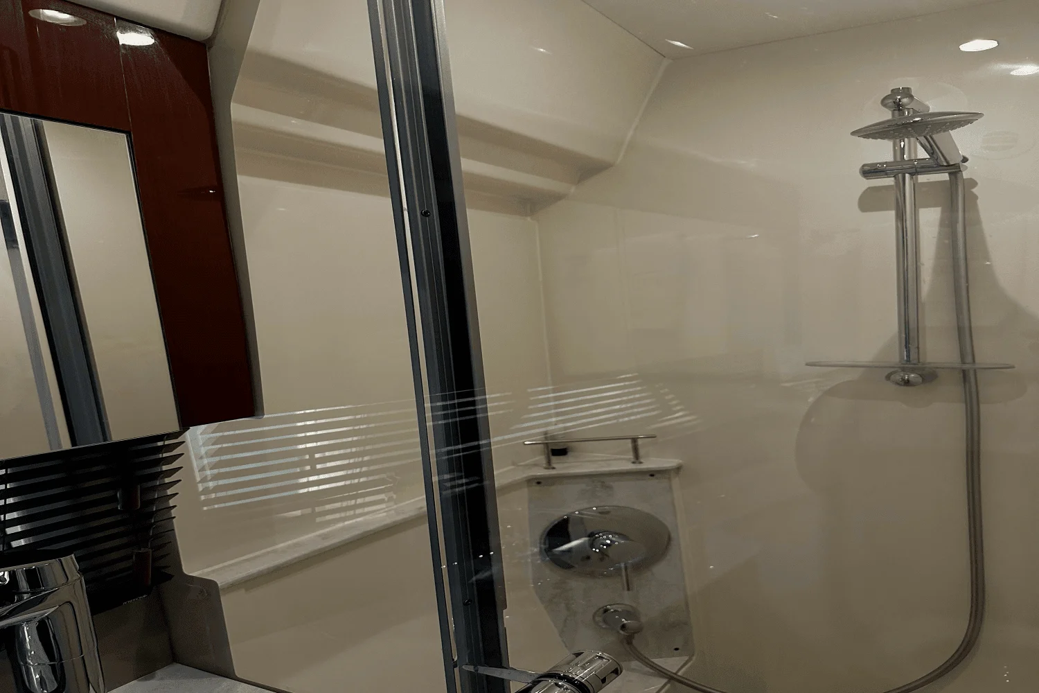 2017 Sea Ray 460 SUNDANCER Image Thumbnail #37