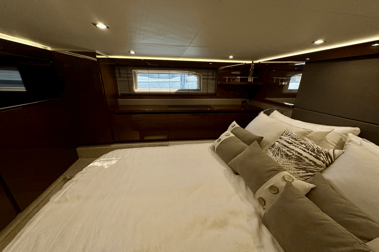 2017 Sea Ray 460 SUNDANCER Image Thumbnail #27