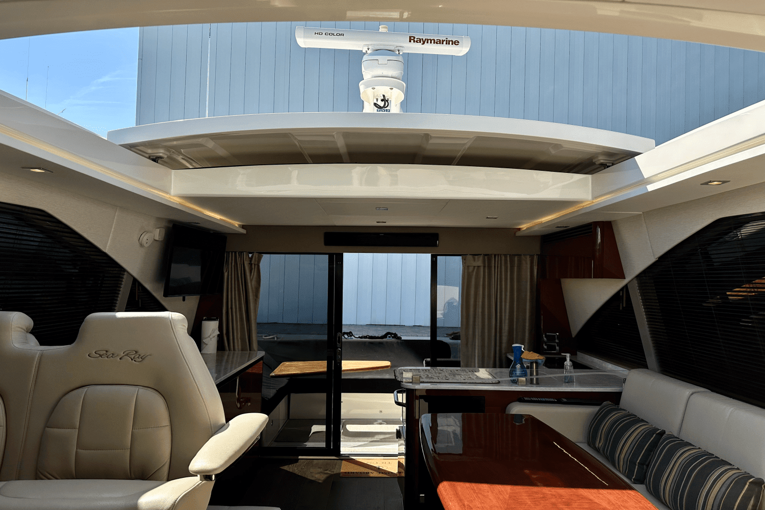 2017 Sea Ray 460 SUNDANCER Image Thumbnail #8