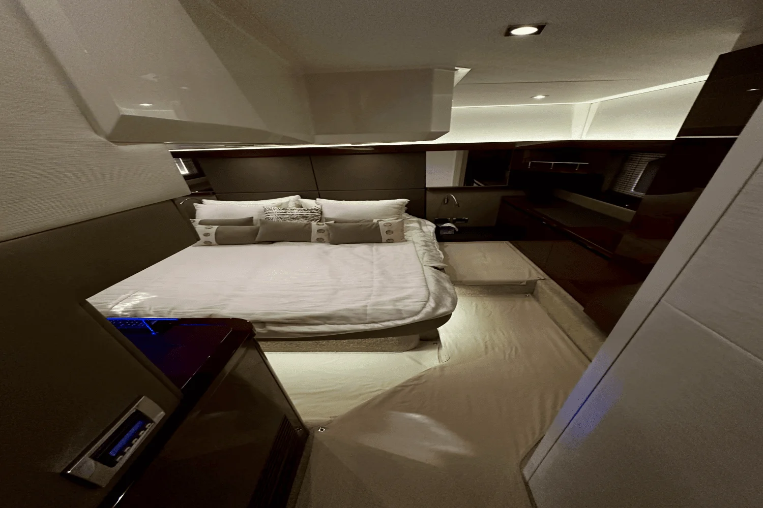 2017 Sea Ray 460 SUNDANCER Image Thumbnail #43