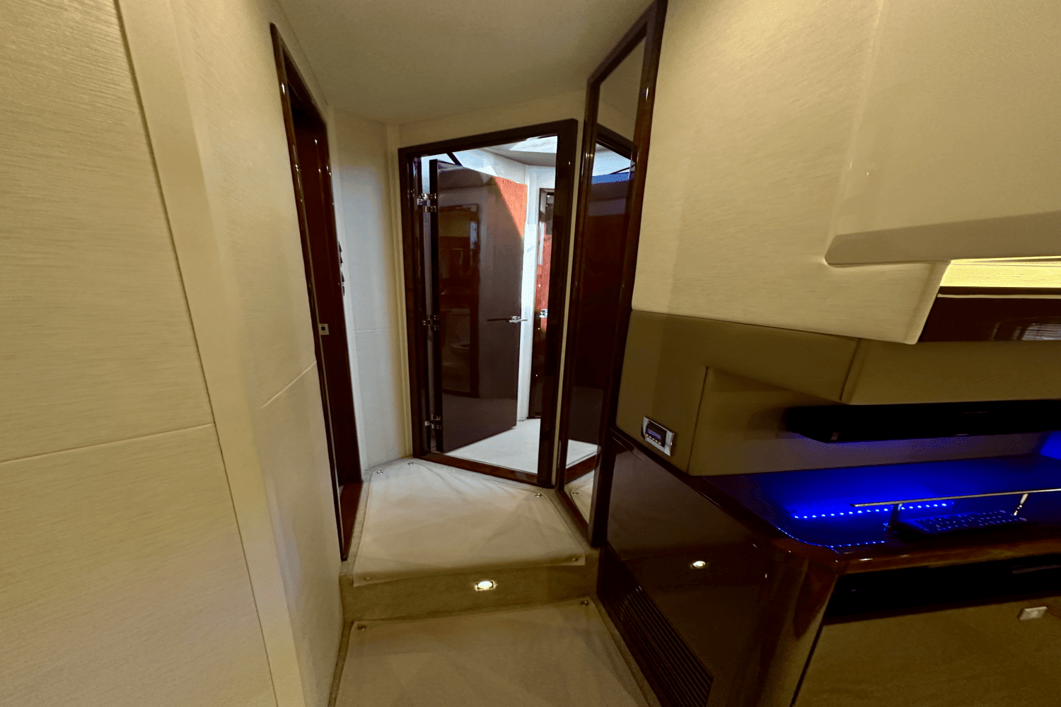 2017 Sea Ray 460 SUNDANCER Image Thumbnail #29