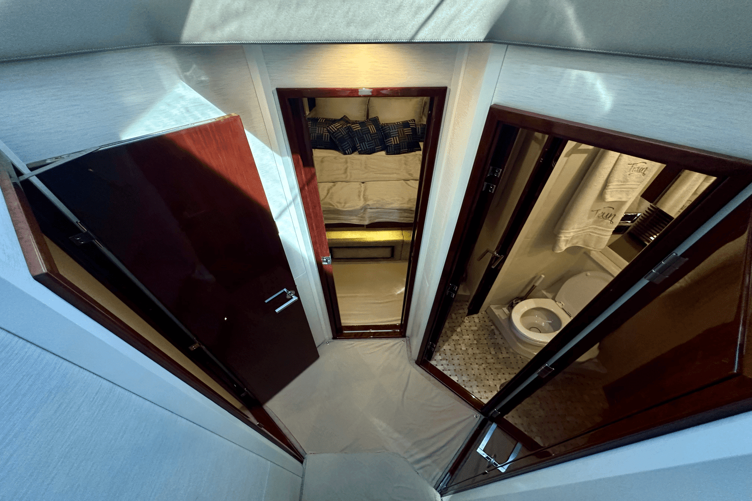 2017 Sea Ray 460 SUNDANCER Image Thumbnail #41