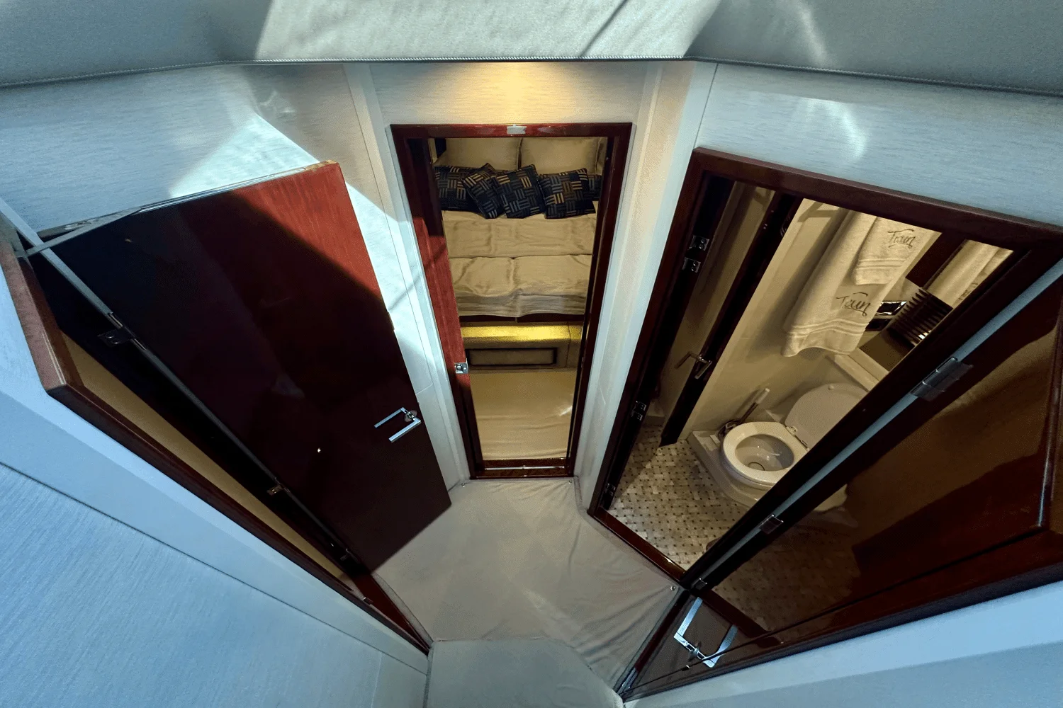 2017 Sea Ray 460 SUNDANCER Image Thumbnail #41