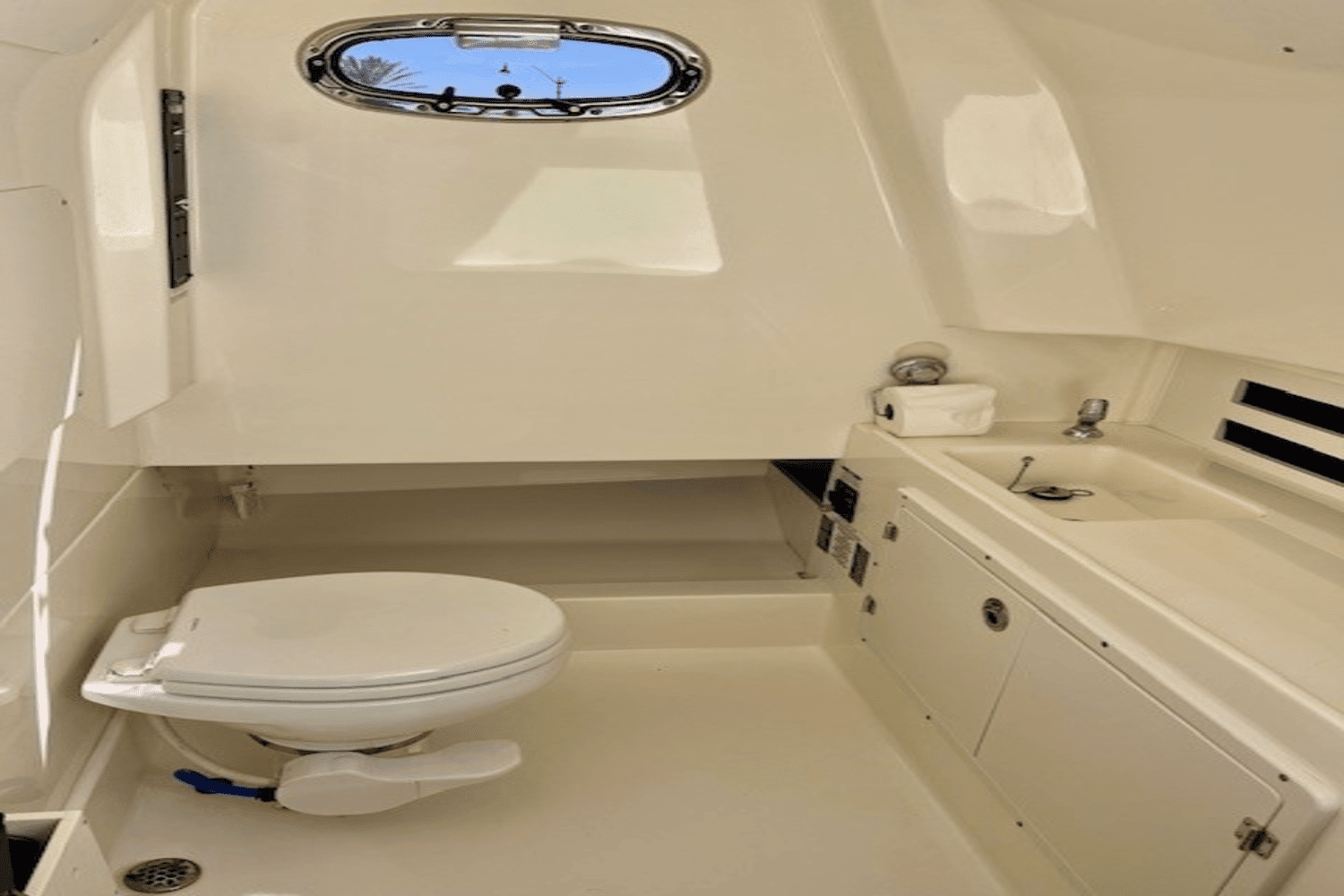 2019 Boston Whaler 330 OUTRAGE Image Thumbnail #30