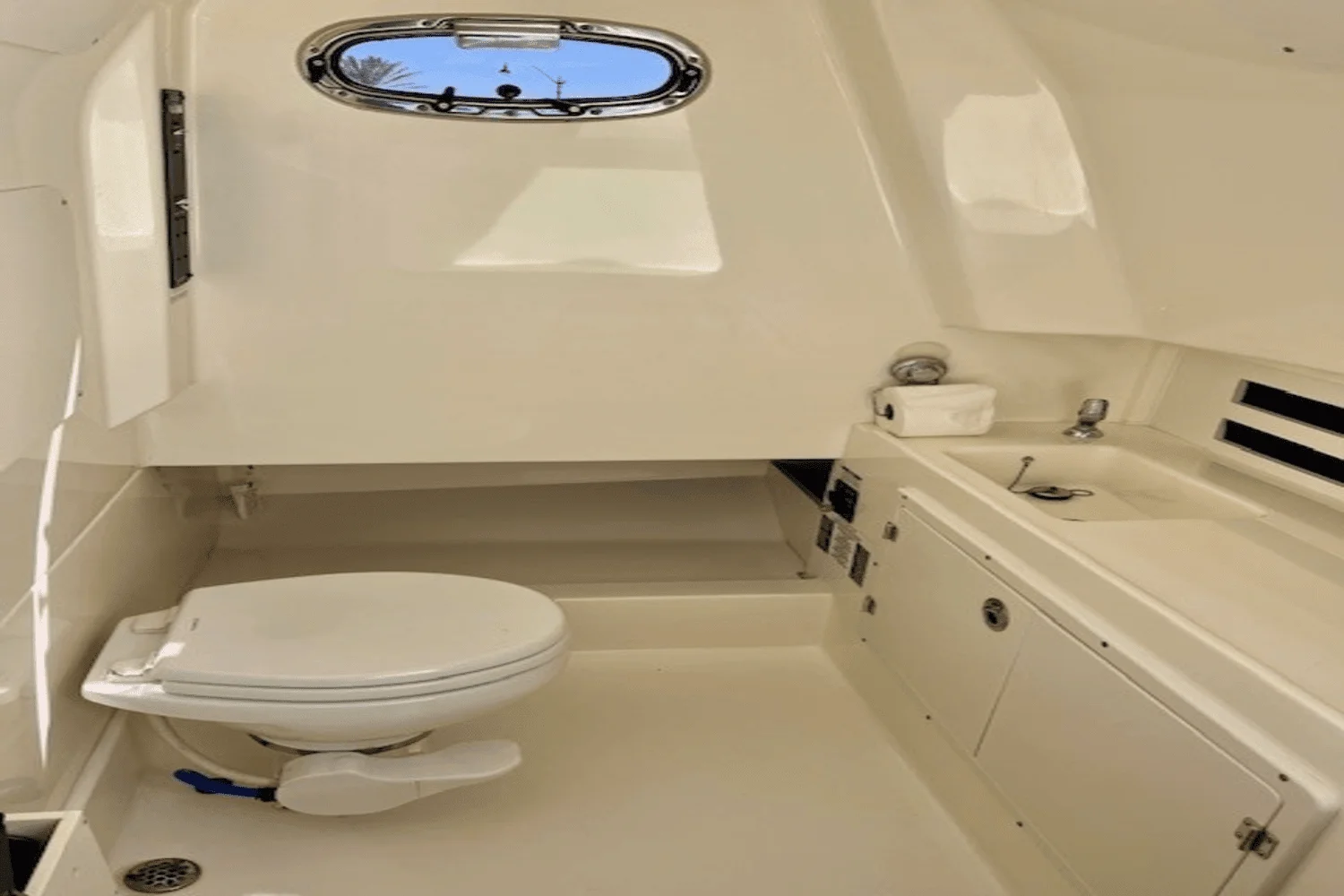 2019 Boston Whaler 330 OUTRAGE Image Thumbnail #30