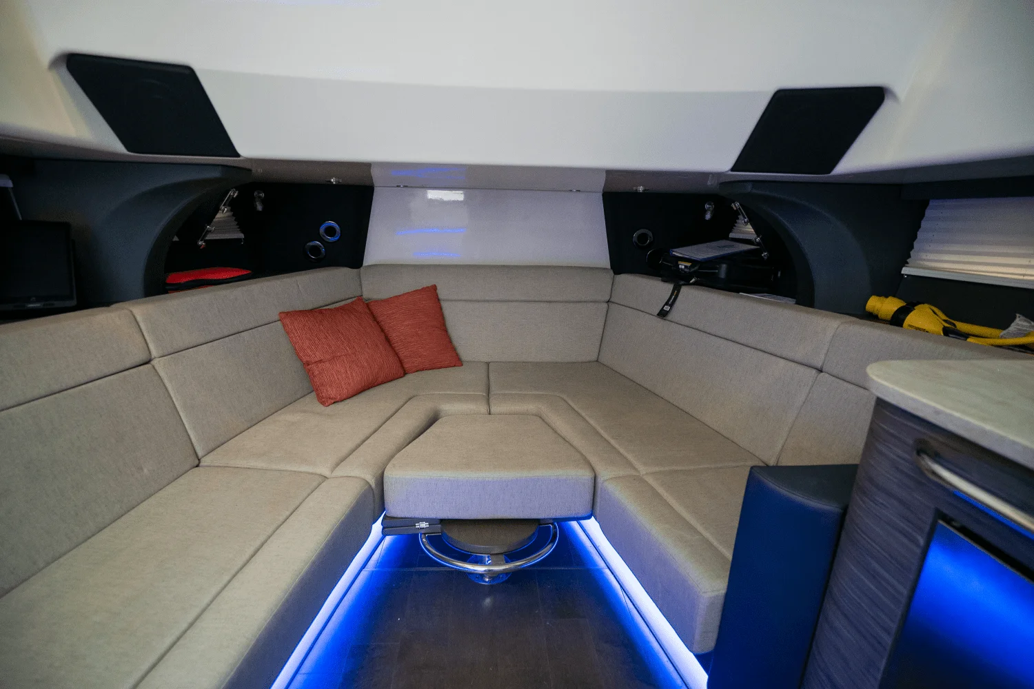 2018 Boston Whaler 420 OUTRAGE Image Thumbnail #25