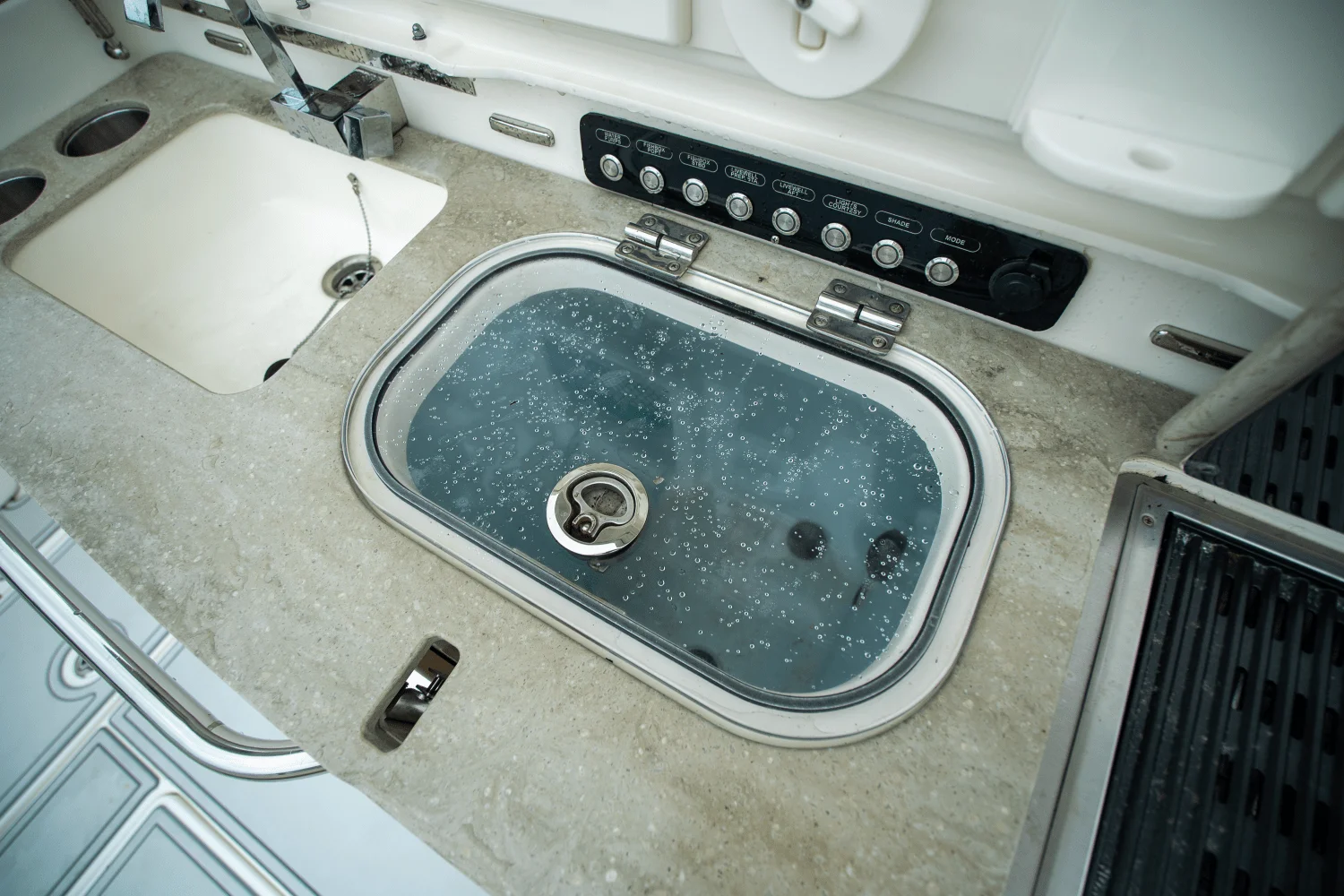 2018 Boston Whaler 420 OUTRAGE Image Thumbnail #13