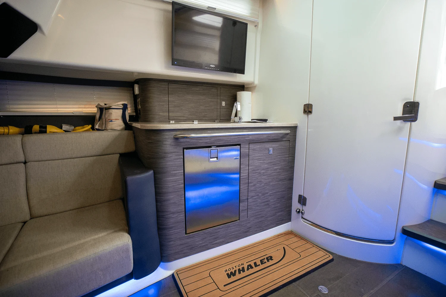 2018 Boston Whaler 420 OUTRAGE Image Thumbnail #21