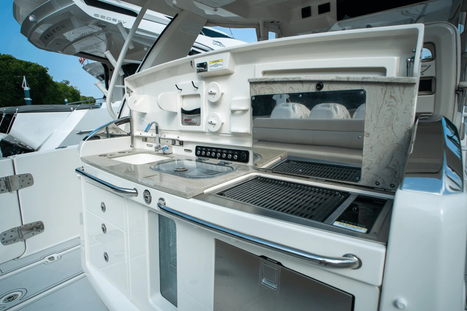 2018 Boston Whaler 420 OUTRAGE Image Thumbnail #10