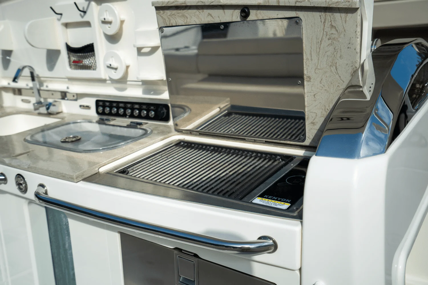 2018 Boston Whaler 420 OUTRAGE Image Thumbnail #11