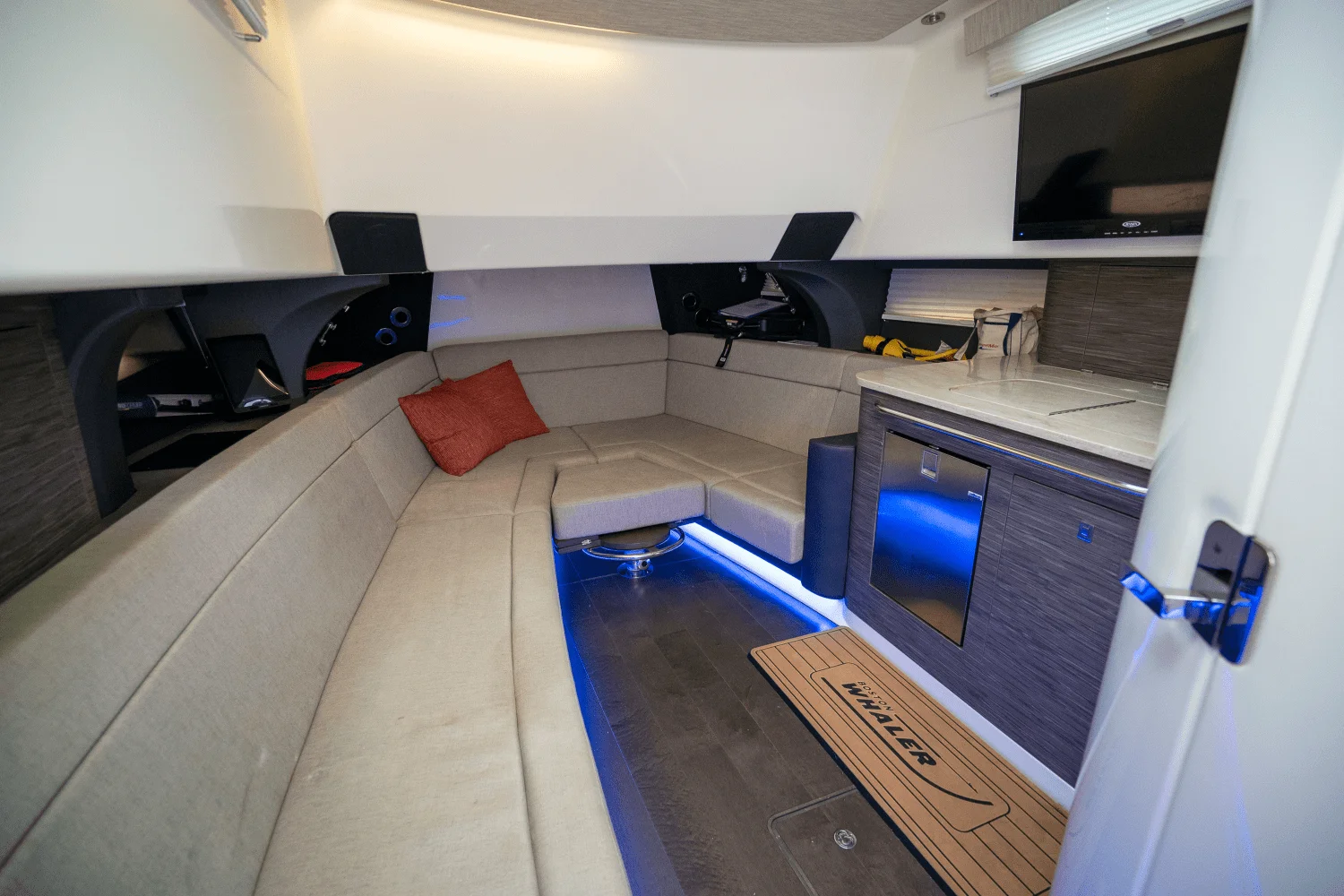 2018 Boston Whaler 420 OUTRAGE Image Thumbnail #20