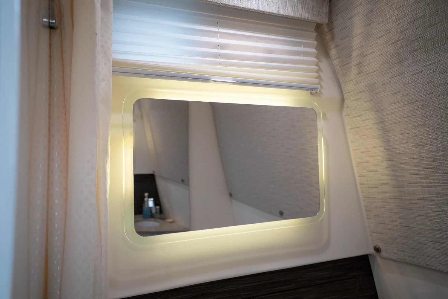 2018 Boston Whaler 420 OUTRAGE Image Thumbnail #30