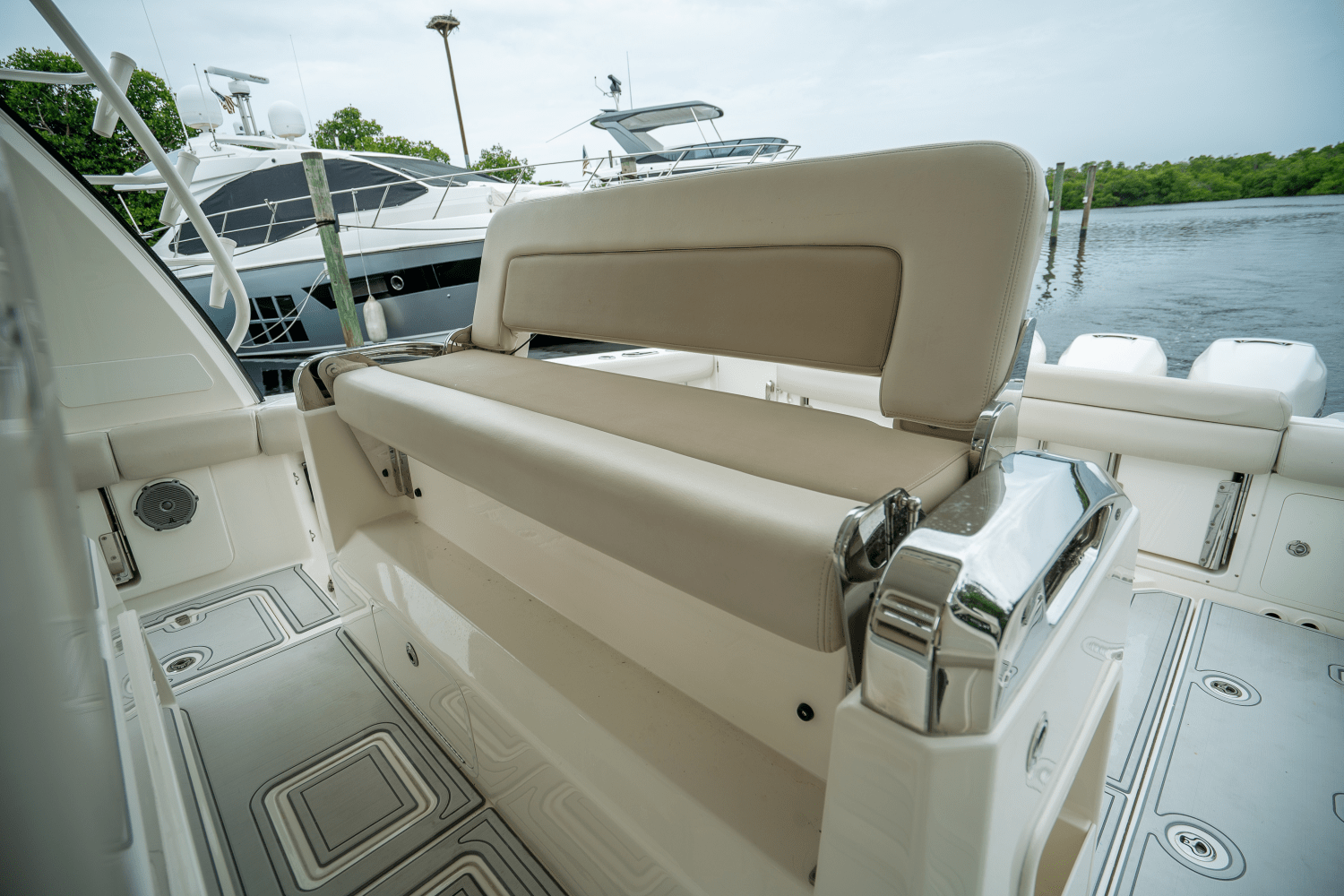 2018 Boston Whaler 420 OUTRAGE Image Thumbnail #14