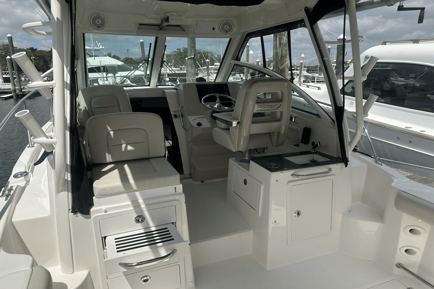 2024 Boston Whaler 285 CONQUEST Image Thumbnail #16