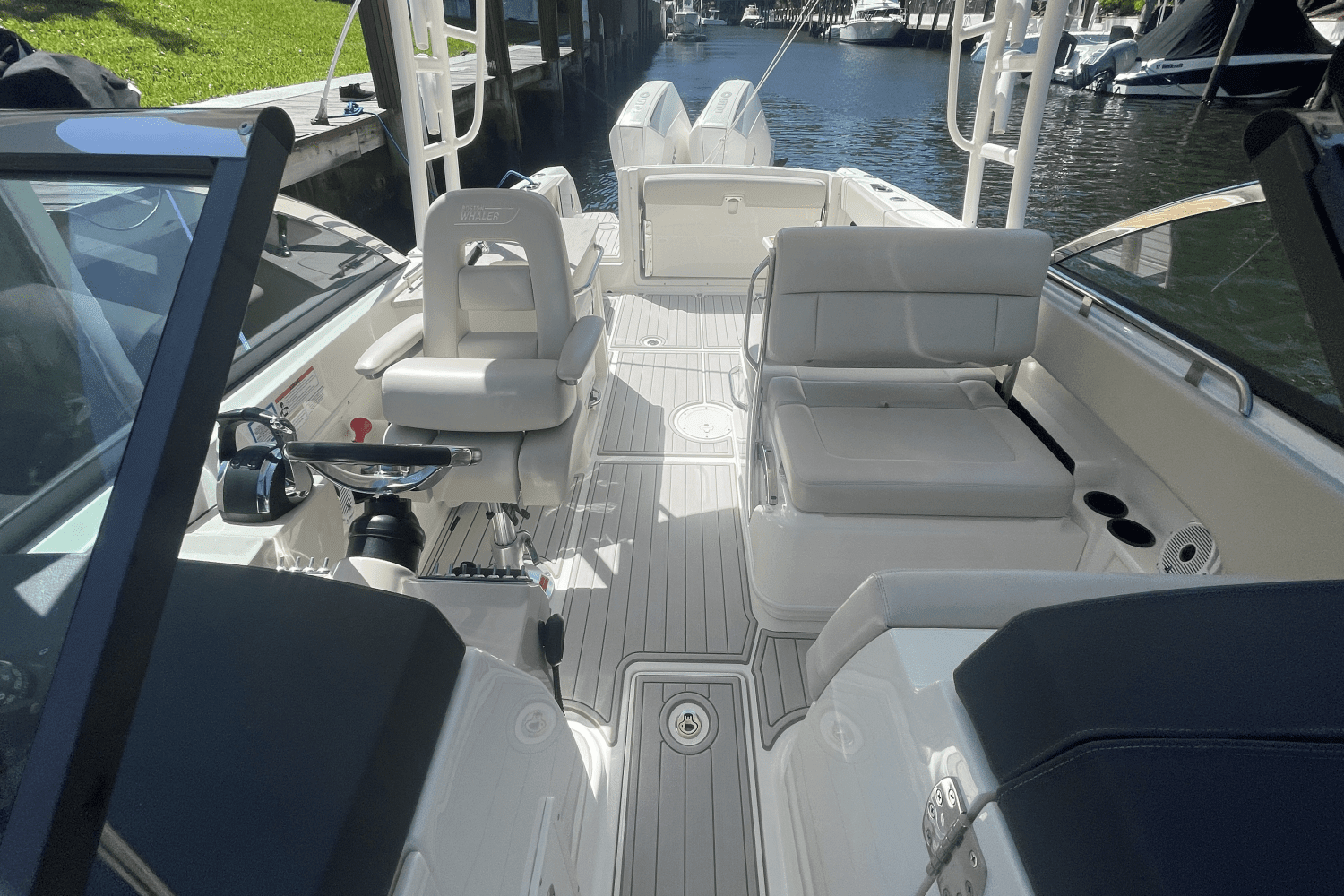 2019 Boston Whaler 270 VANTAGE Image Thumbnail #9