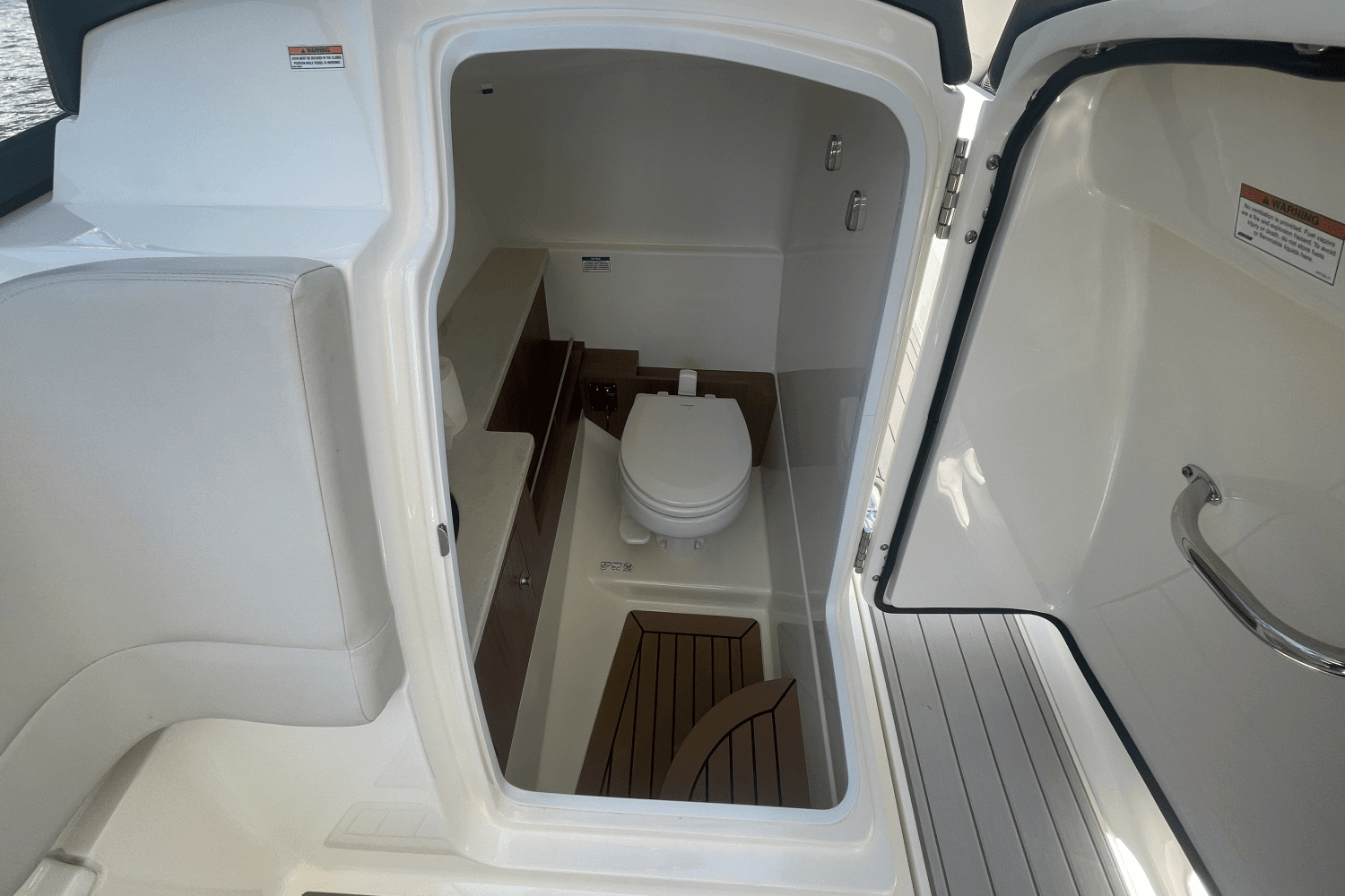 2019 Boston Whaler 270 VANTAGE Image Thumbnail #26