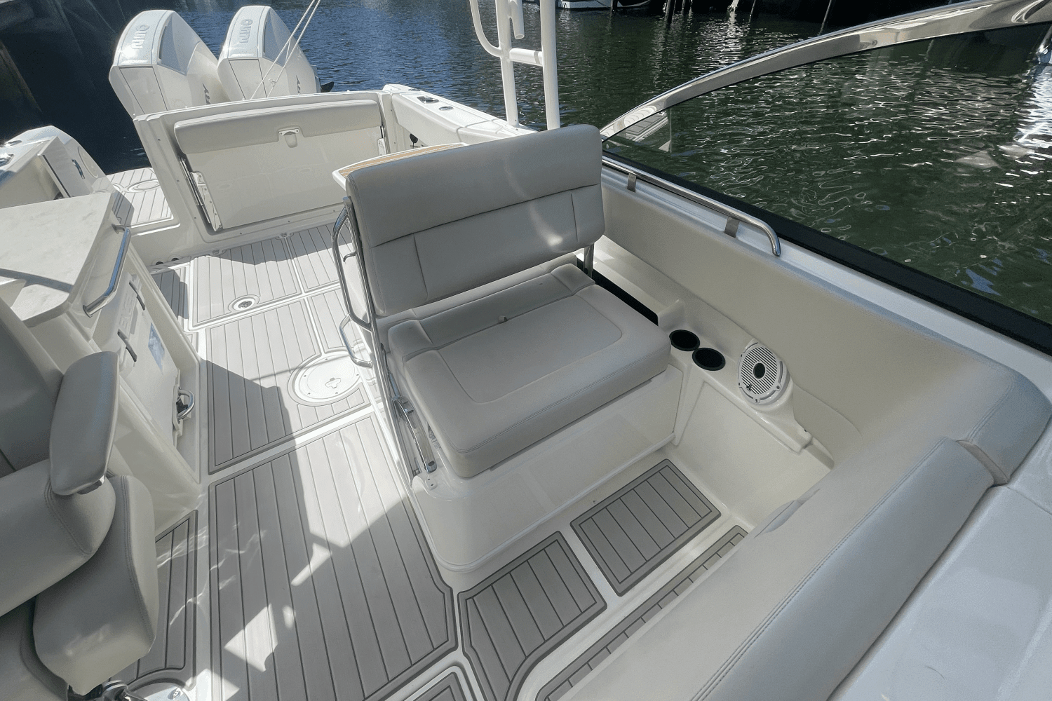 2019 Boston Whaler 270 VANTAGE Image Thumbnail #15