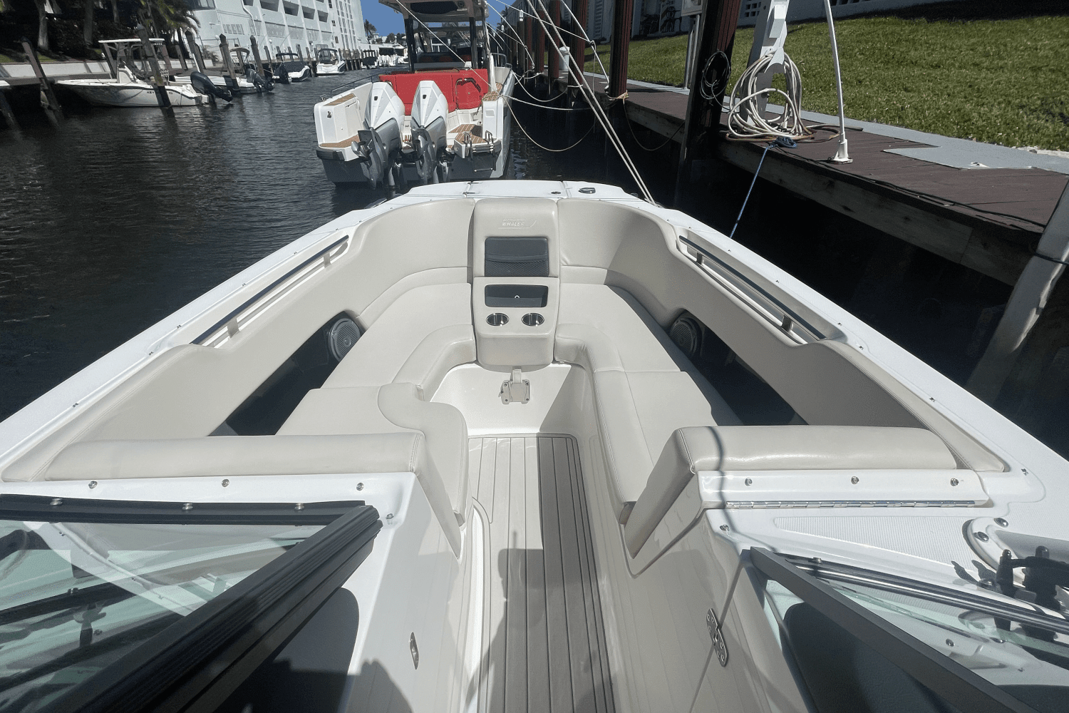2019 Boston Whaler 270 VANTAGE Image Thumbnail #5