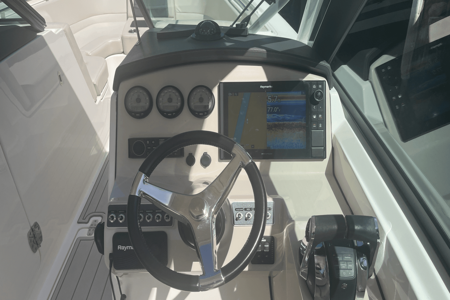 2019 Boston Whaler 270 VANTAGE Image Thumbnail #10