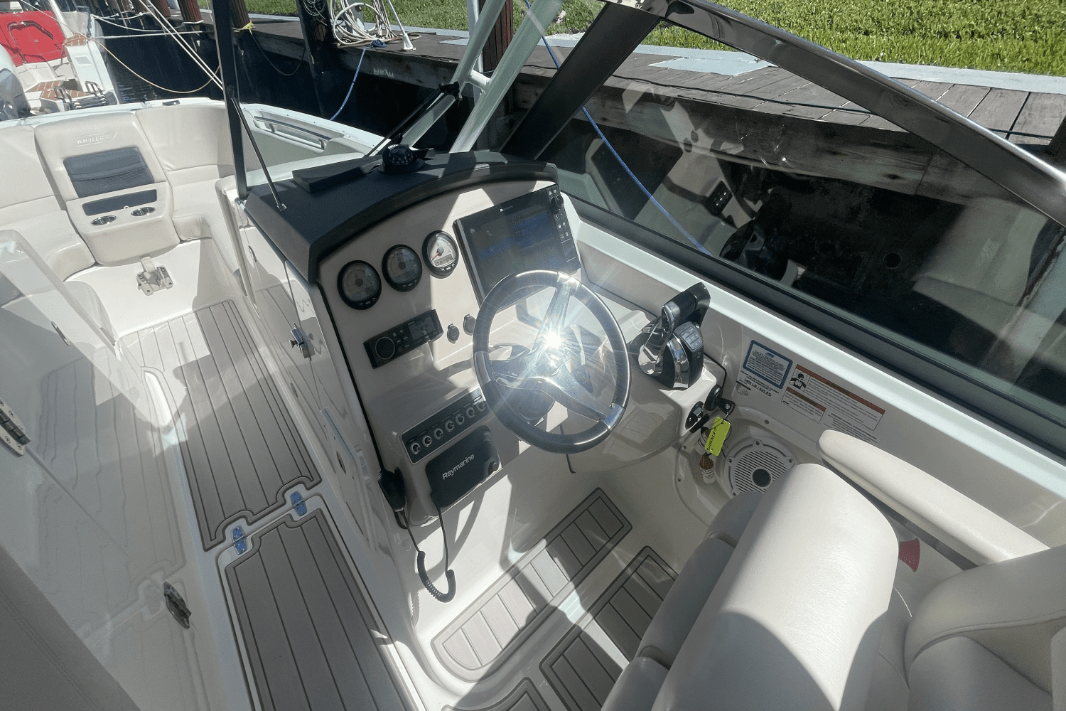 2019 Boston Whaler 270 VANTAGE Image Thumbnail #11