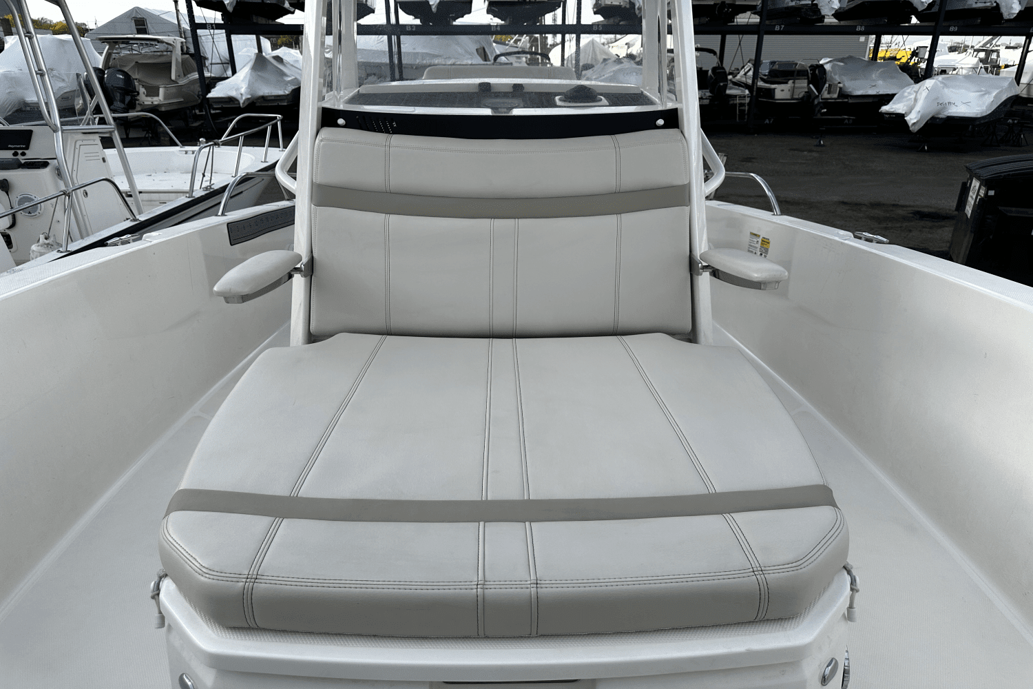 2024 Boston Whaler 220 Dauntless Image Thumbnail #20