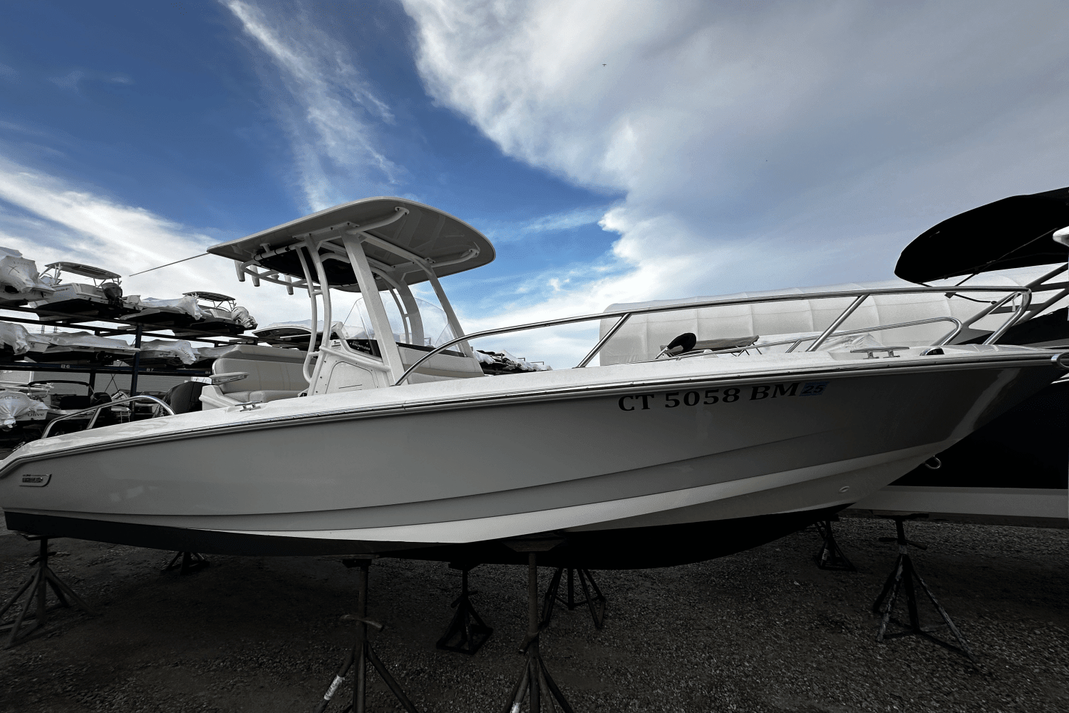 2024 Boston Whaler 220 Dauntless Image Thumbnail #1
