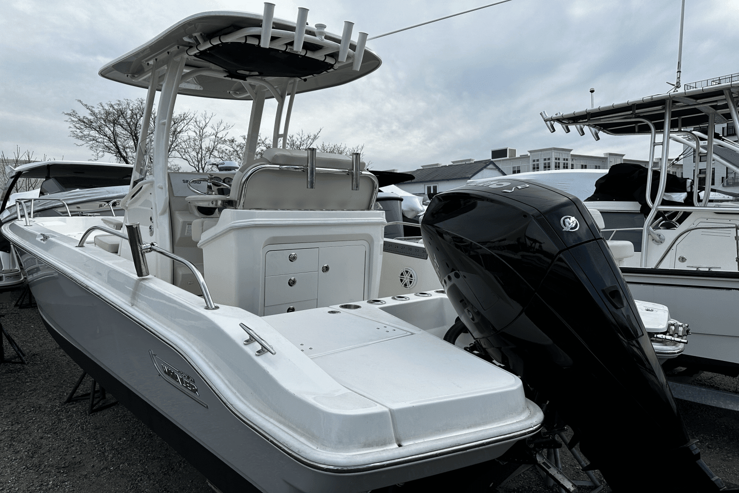 2024 Boston Whaler 220 Dauntless Image Thumbnail #2