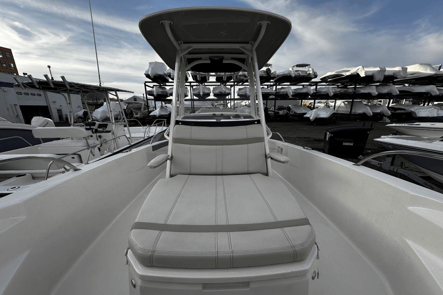 2024 Boston Whaler 220 Dauntless Image Thumbnail #19