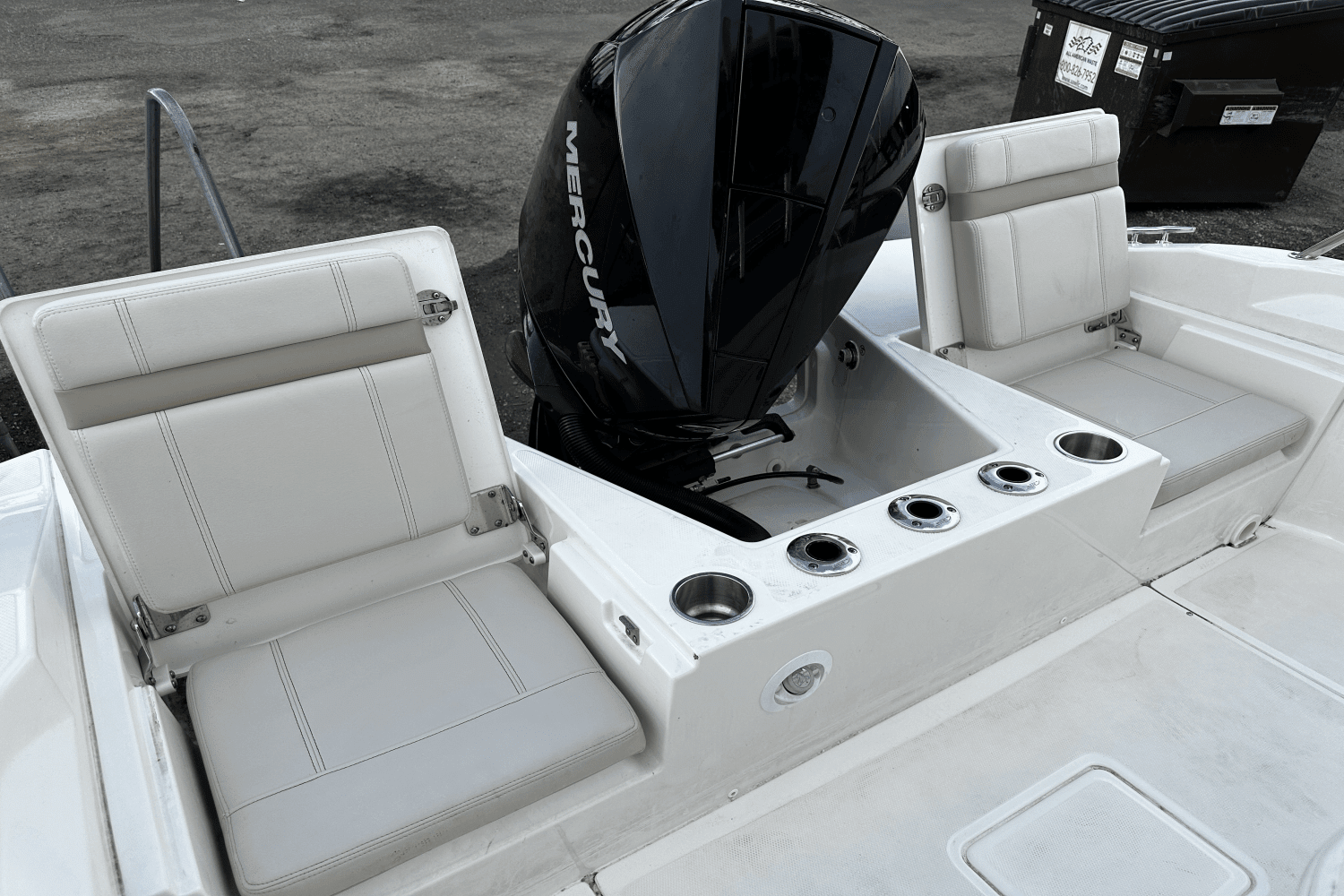 2024 Boston Whaler 220 Dauntless Image Thumbnail #7