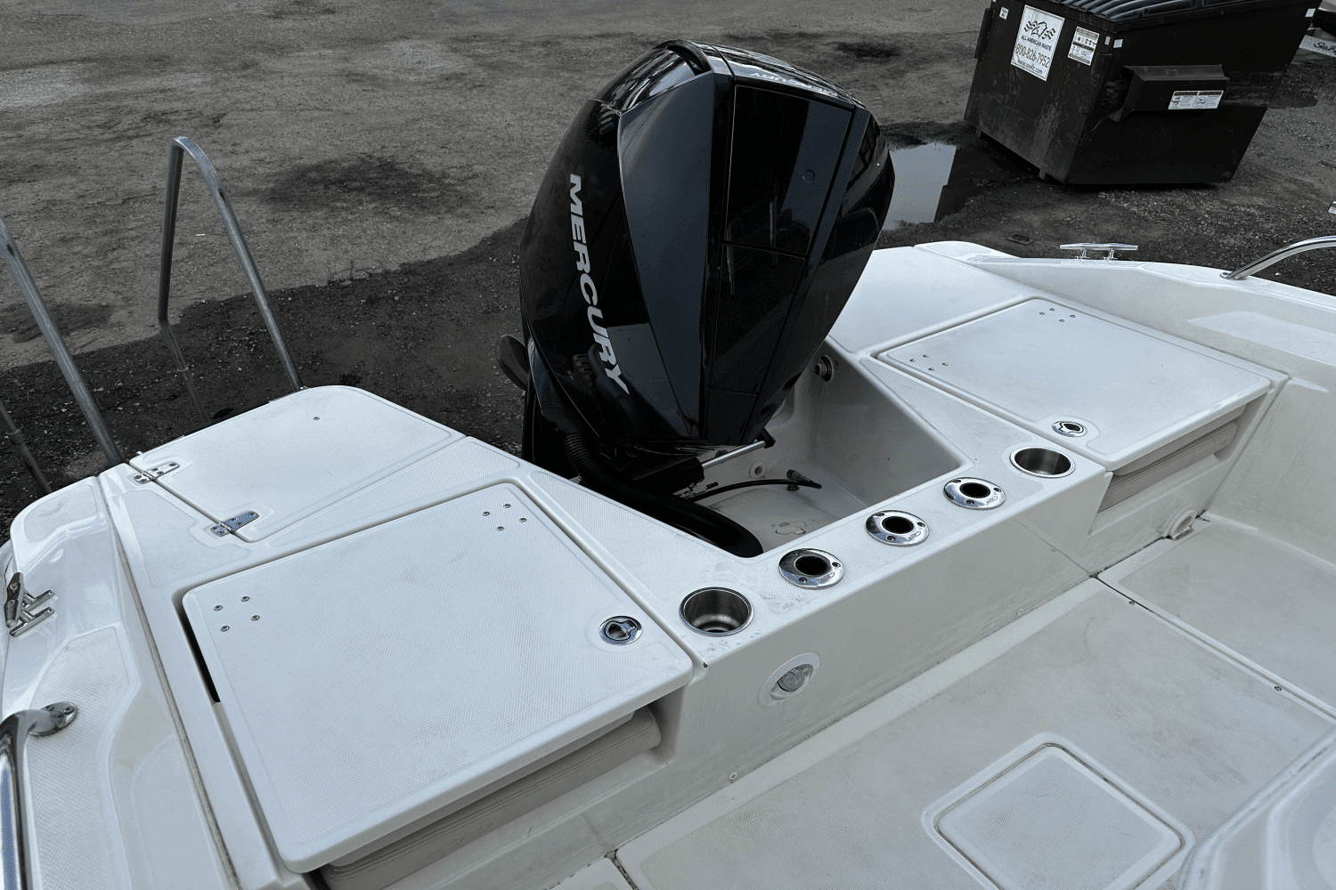2024 Boston Whaler 220 Dauntless Image Thumbnail #8