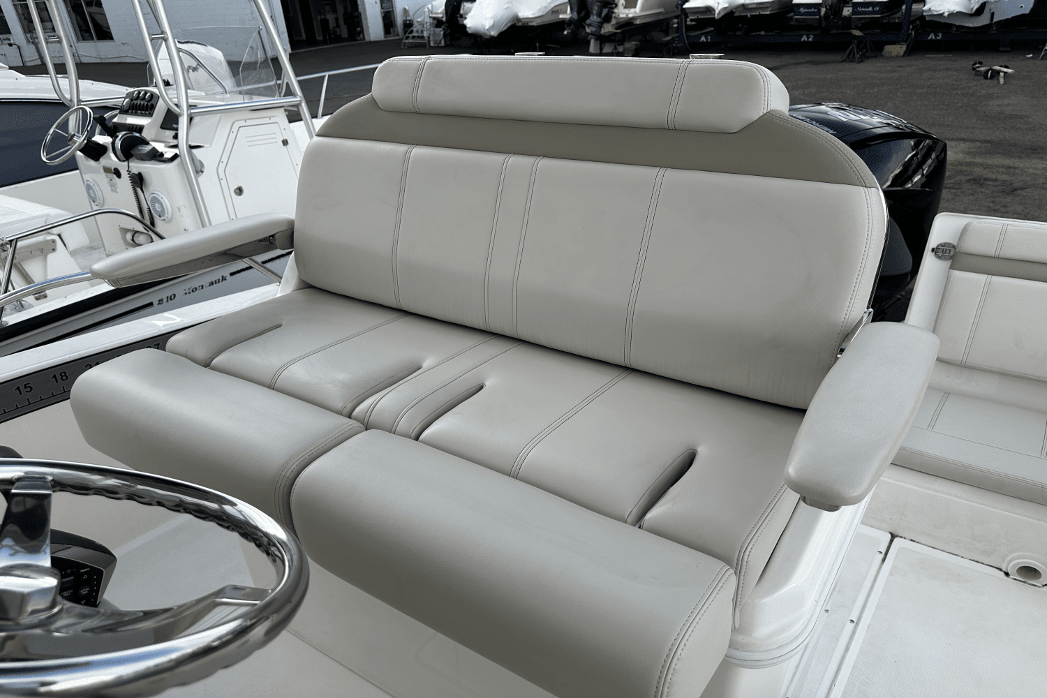 2024 Boston Whaler 220 Dauntless Image Thumbnail #10