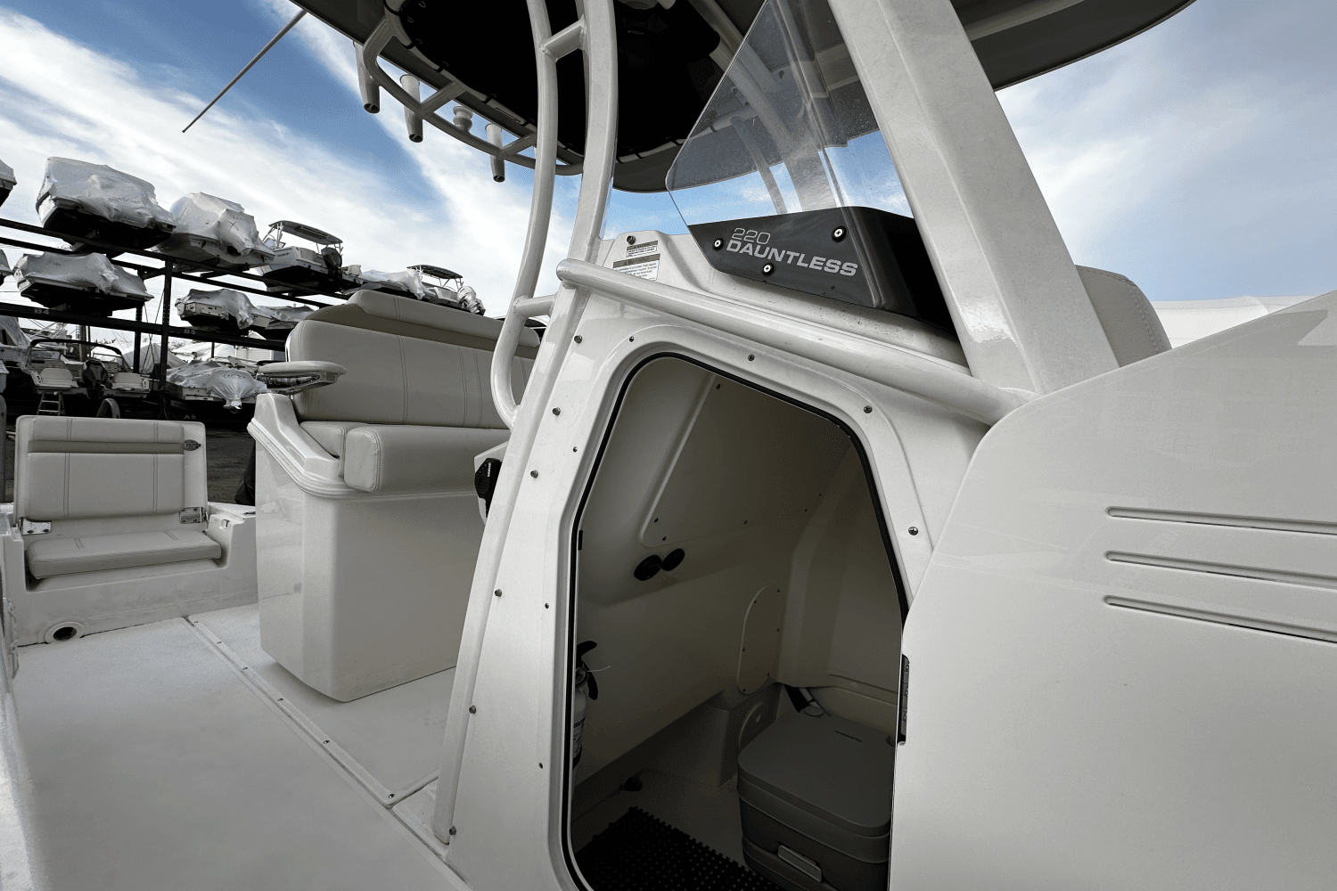 2024 Boston Whaler 220 Dauntless Image Thumbnail #16