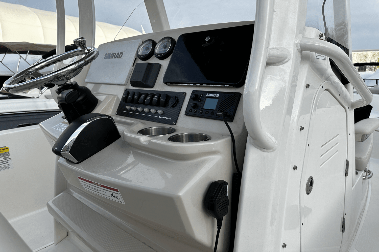 2024 Boston Whaler 220 Dauntless Image Thumbnail #14