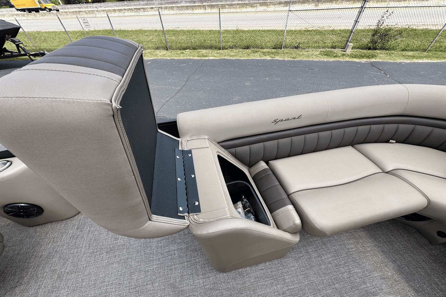 2025 Bennington 23LXS Image Thumbnail #15