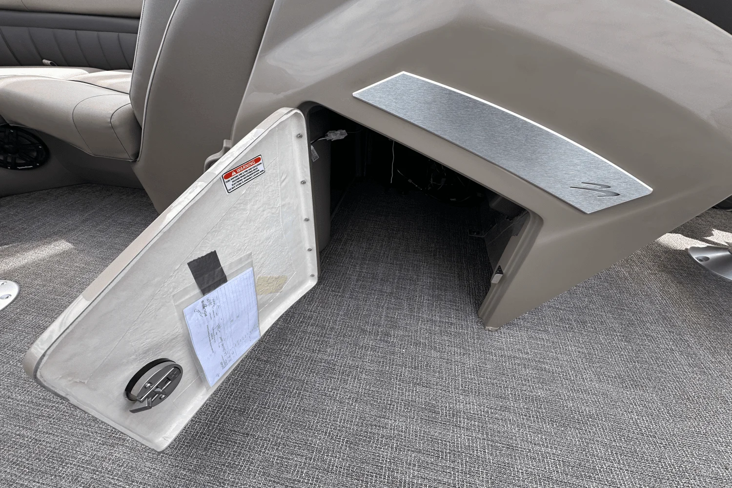 2025 Bennington 23LXS Image Thumbnail #14