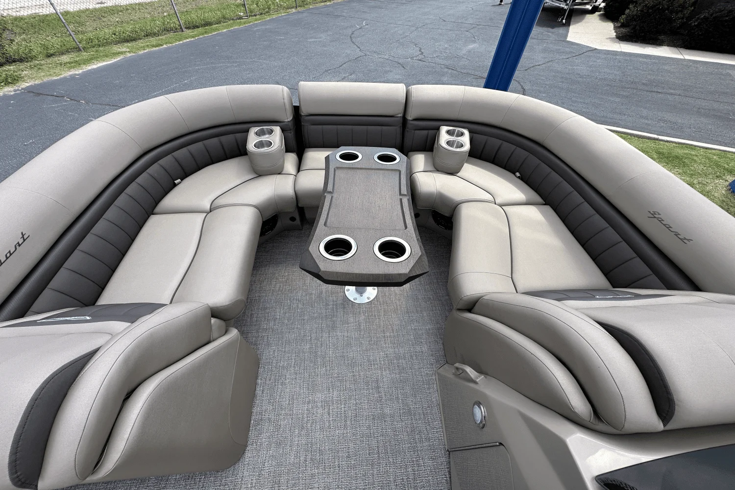 2025 Bennington 23LXS Image Thumbnail #10