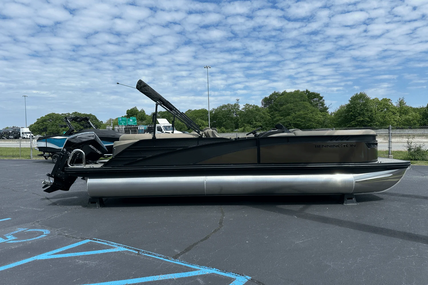 2025 Bennington 23LXS Image Thumbnail #4