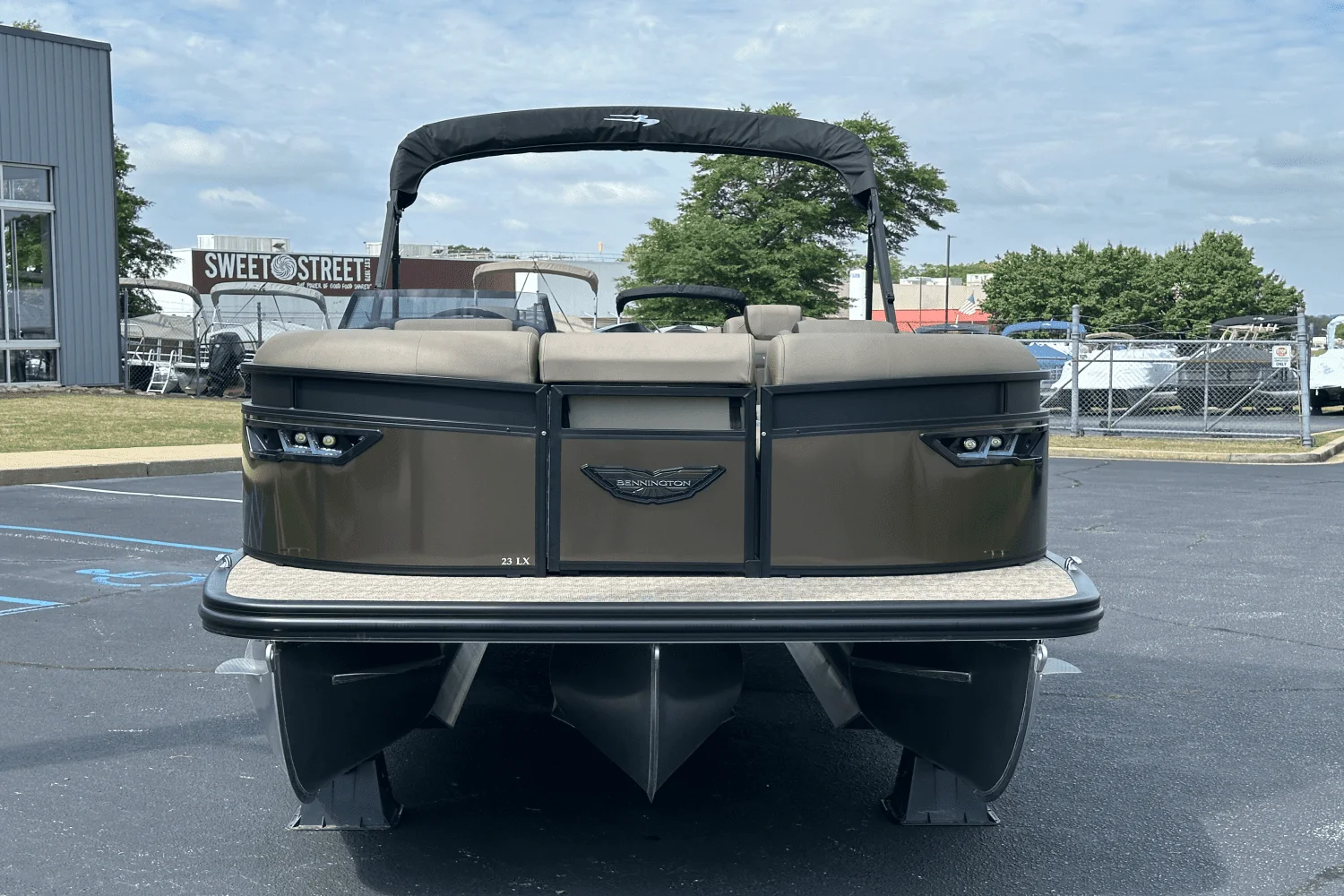 2025 Bennington 23LXS Image Thumbnail #2