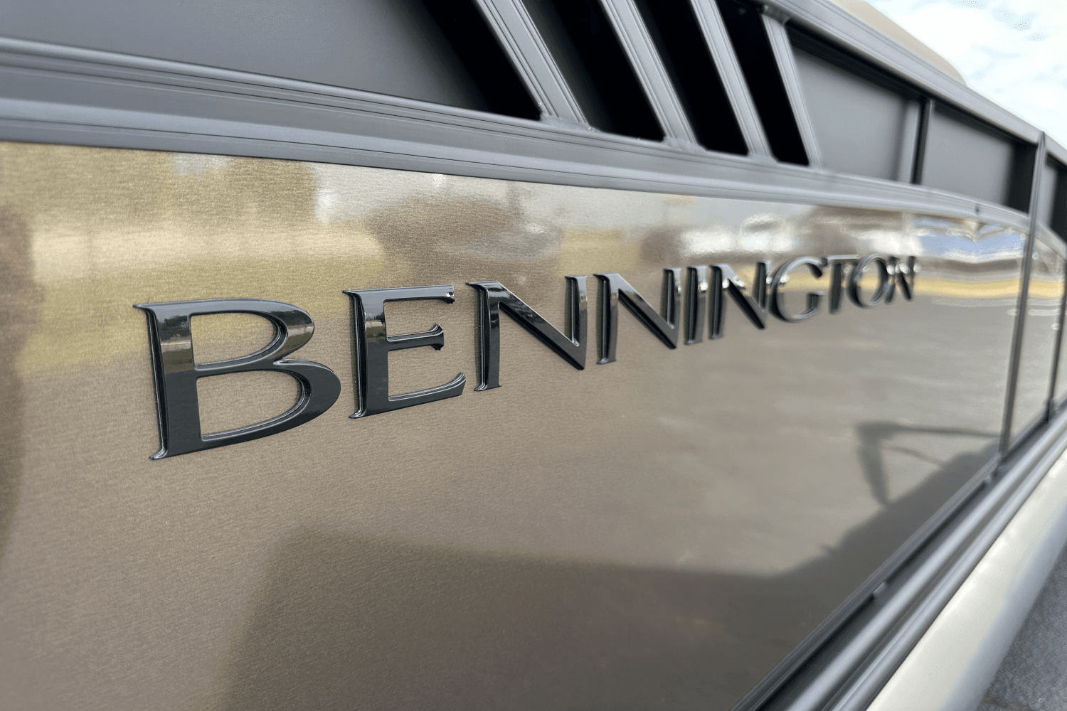 2025 Bennington 23LXS Image Thumbnail #18