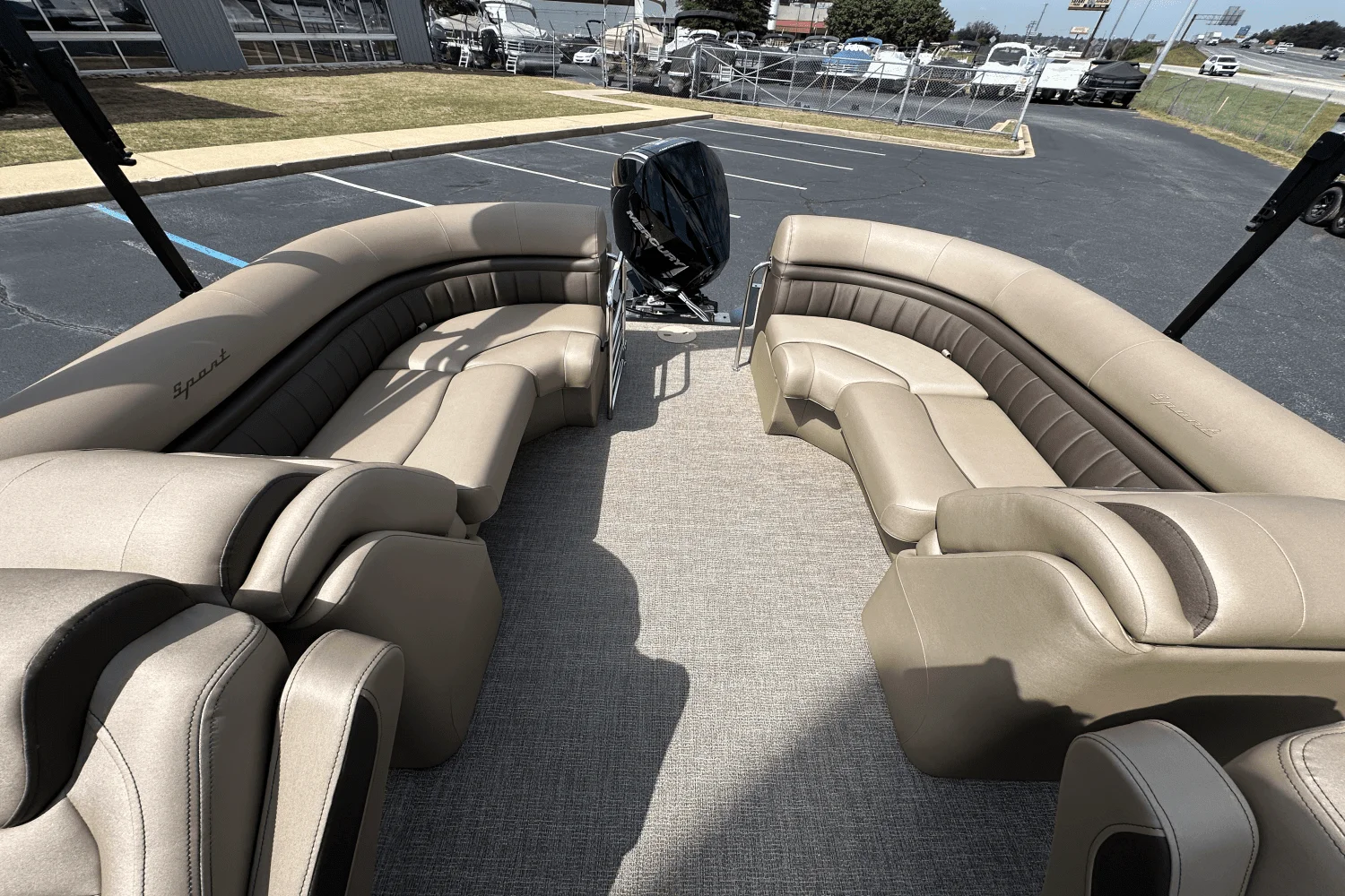 2025 Bennington 23LXS Image Thumbnail #6