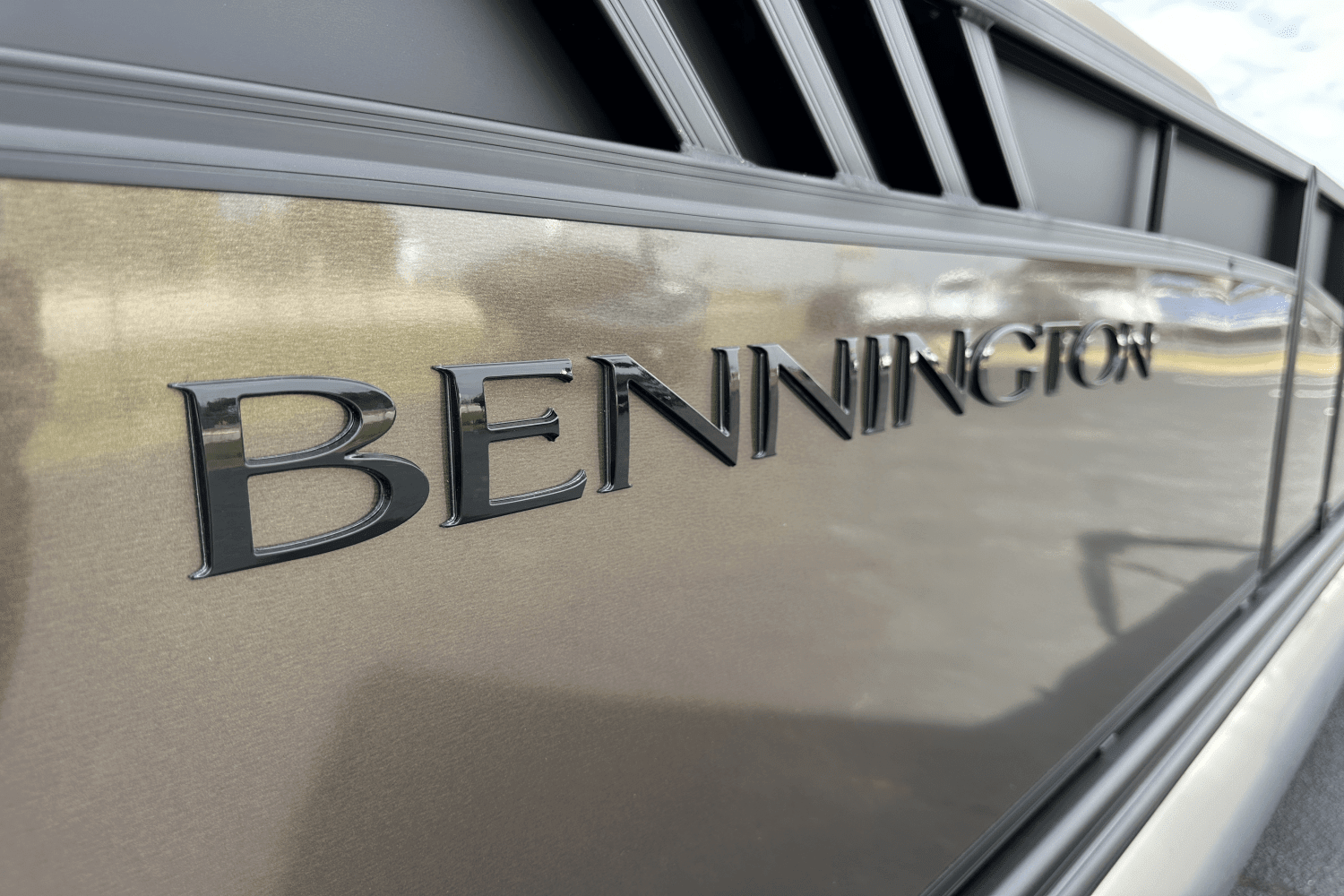 2025 Bennington 23LXS Image Thumbnail #18