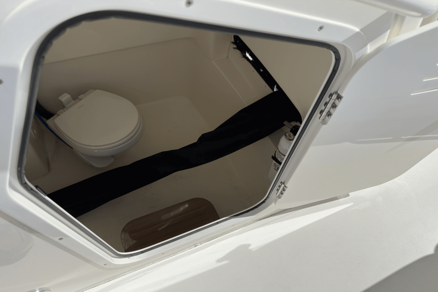 2023 Boston Whaler 28 DAUNTLESS Image Thumbnail #19