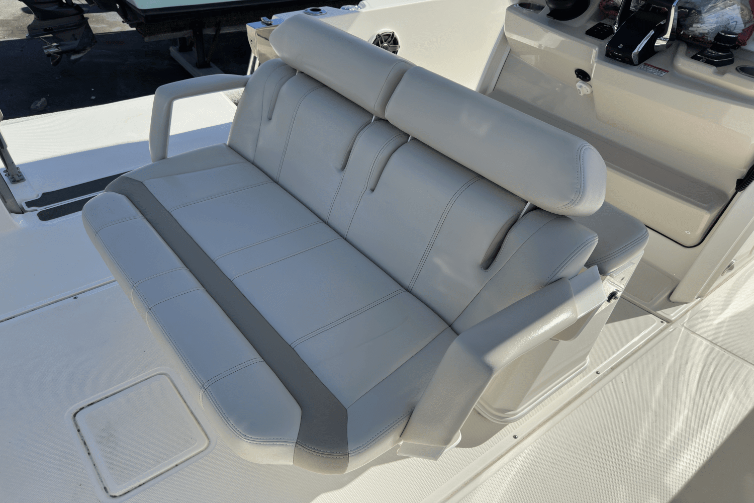 2023 Boston Whaler 28 DAUNTLESS Image Thumbnail #11
