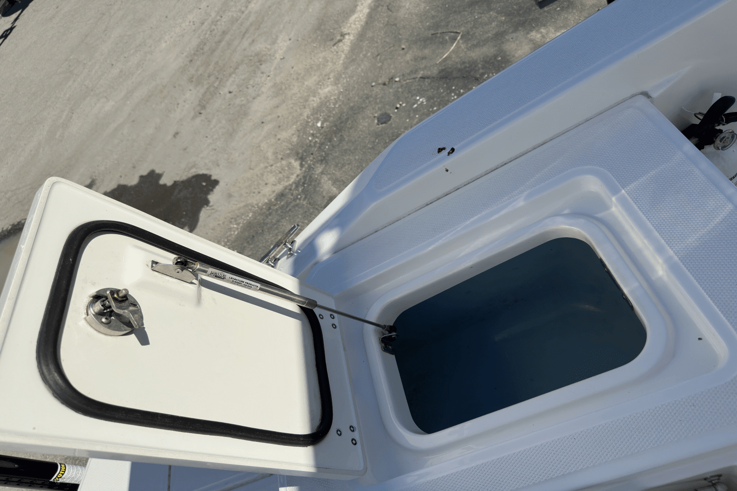 2023 Boston Whaler 28 DAUNTLESS Image Thumbnail #8