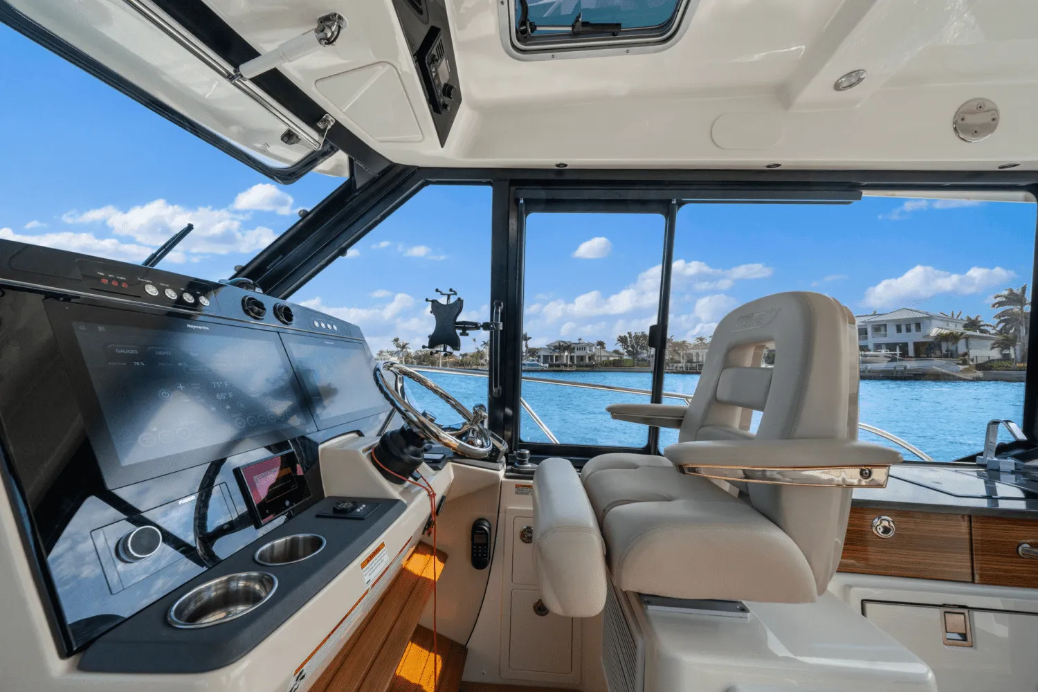 2022 Boston Whaler 405 CONQUEST Image Thumbnail #27