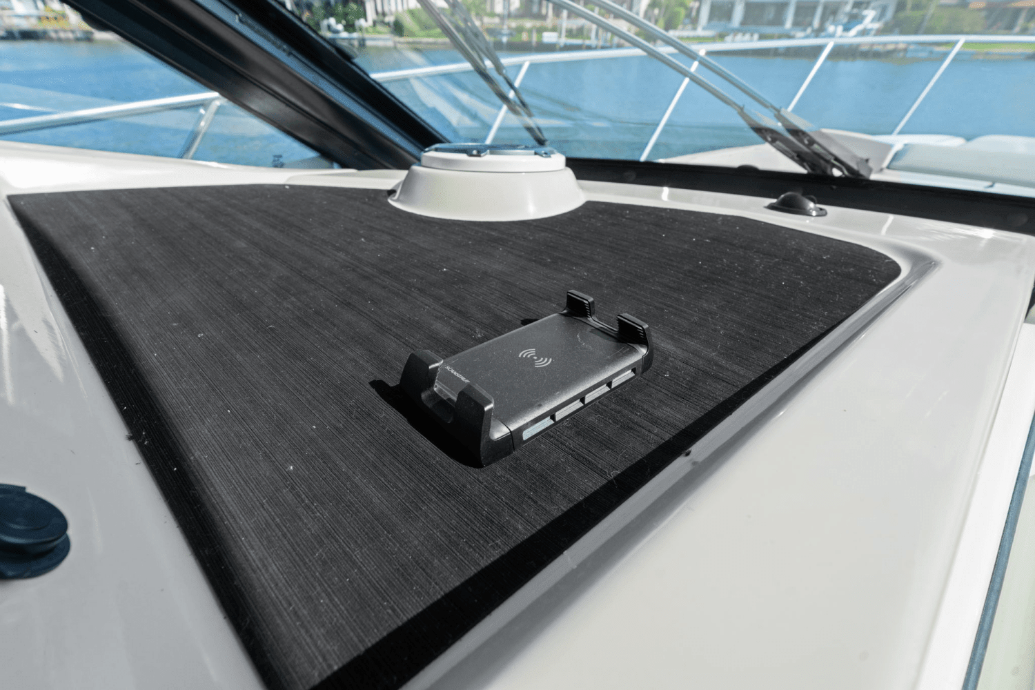 2022 Boston Whaler 405 CONQUEST Image Thumbnail #31