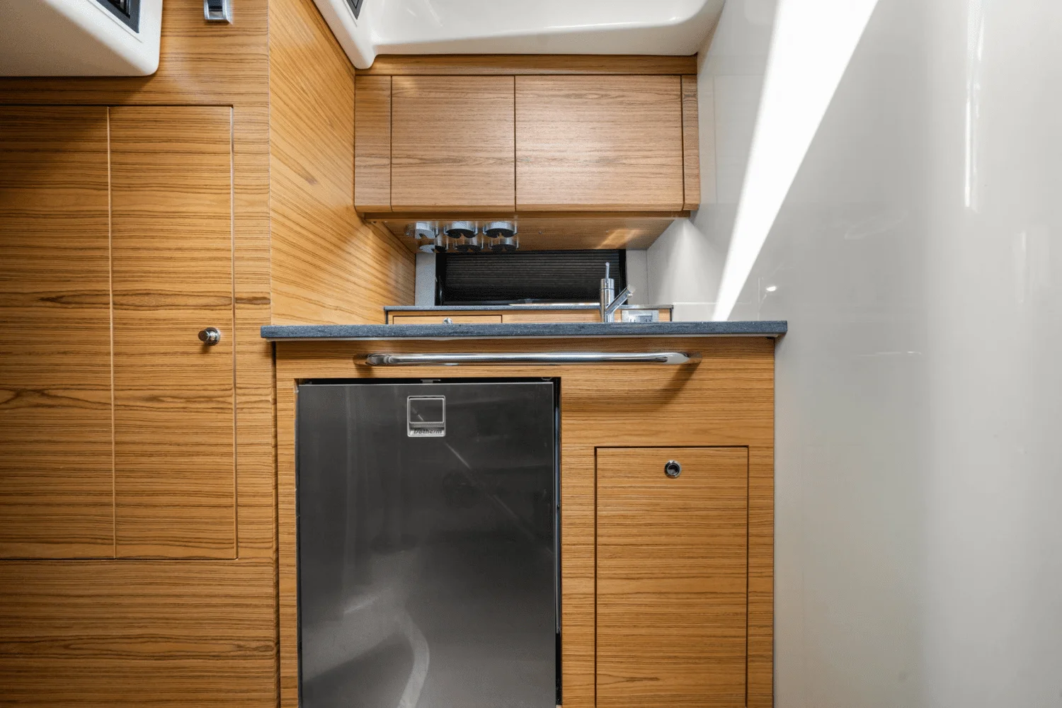 2022 Boston Whaler 405 CONQUEST Image Thumbnail #55