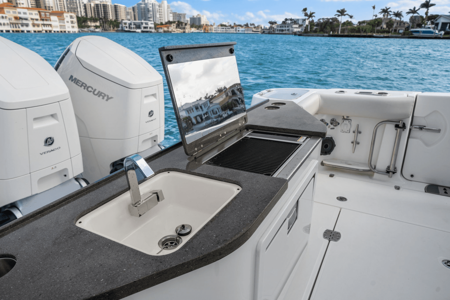2022 Boston Whaler 405 CONQUEST Image Thumbnail #44